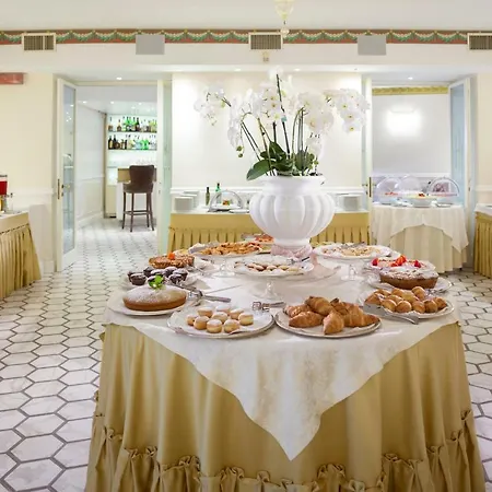 里米尼米尔顿酒店 4*