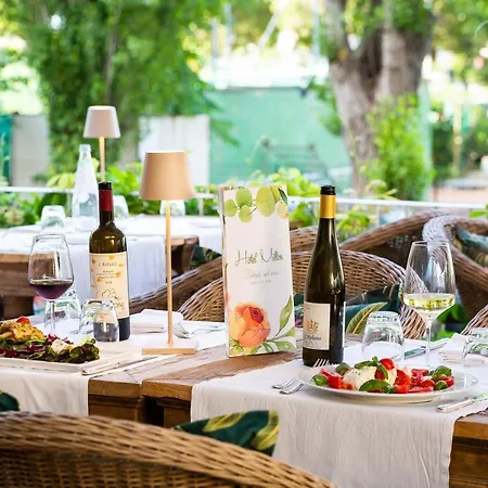 Milton Ξενοδοχείο 4*